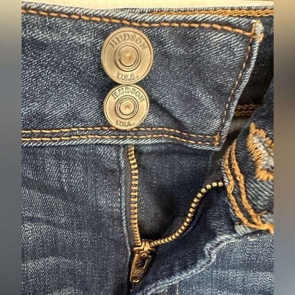 HUDSON Croxley Mid Thigh Medium Wash Denim Shorts Raw Hem Distressed Size 28 - Picture 3 of 10